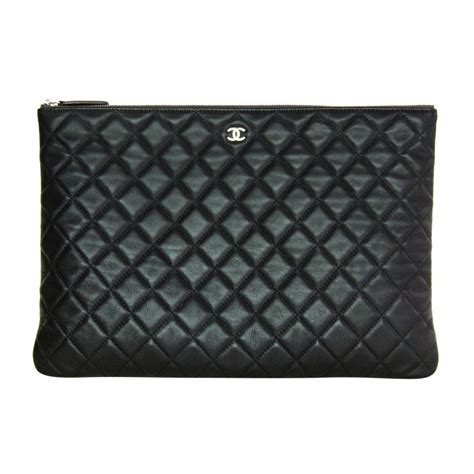 chanel zipped clutch